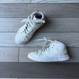 On The Roger Clubhouse Cream Sneakers